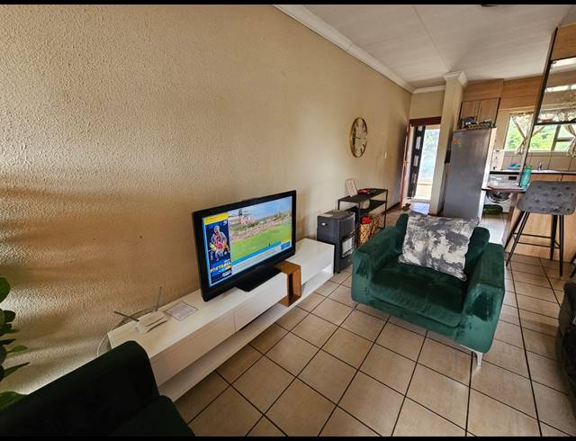 2 BEDROOM FLAT FOR SALE IN SASOLBURG EXT 23